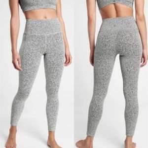 Athleta Black and White Salutation Stash II Textured Tight Leggings Size 2X